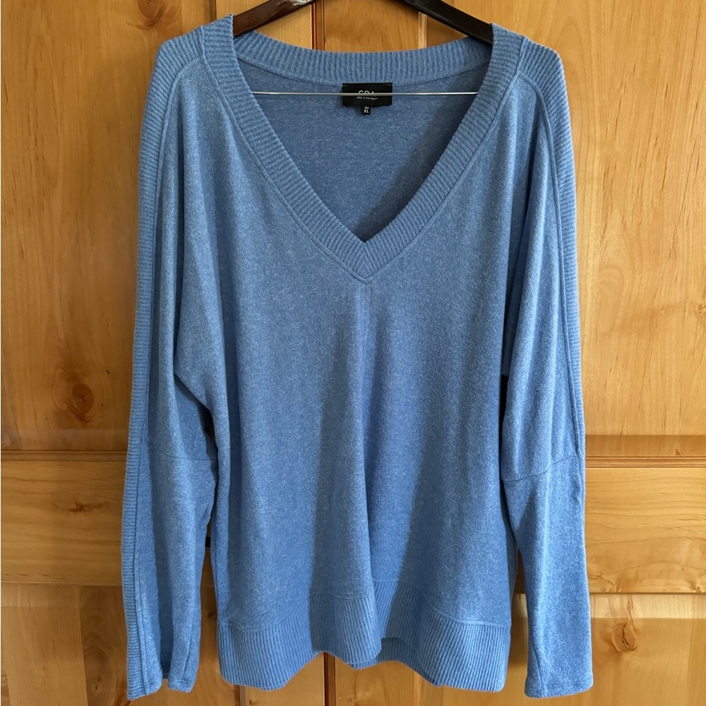 COA Made In California V-Neck Sweater. Super Soft! Unique Detailing. NWOT. XL